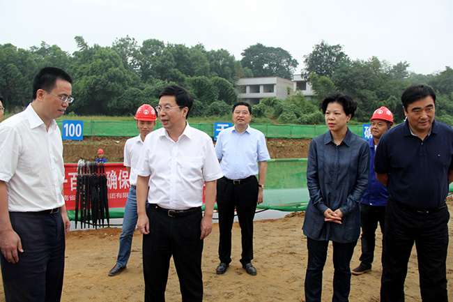 市領(lǐng)導(dǎo)張迎春、夏建平、劉明理等參加調(diào)研，望城區(qū)領(lǐng)導(dǎo)孔玉成、鄒特等陪同調(diào)研